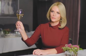 Как правильно держать бокал с вином?